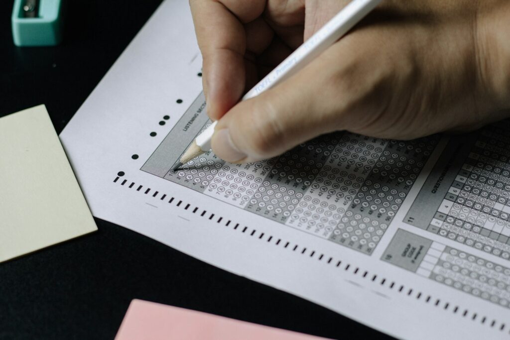 Candidato estudando para concurso público em Salvador